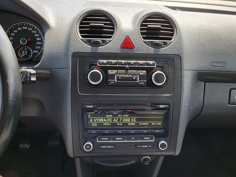 Volkswagen Caddy MAXI 1.6 TDi 75kW 5-míst - fotka 12 z 39