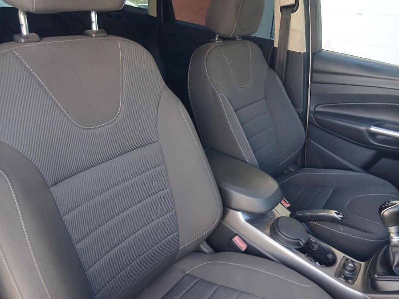 Ford Kuga 1.6i - fotka 15 z 36