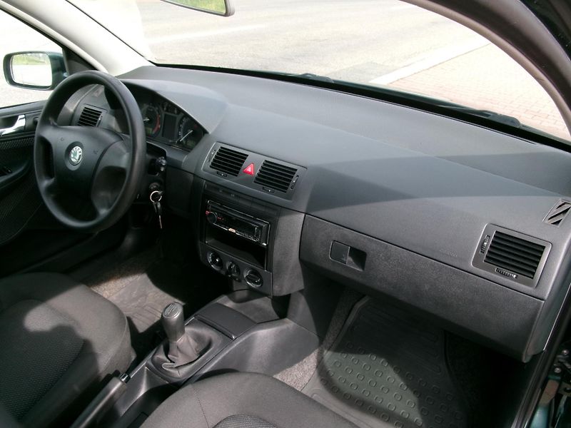 Škoda Fabia (2006) 1,4 16V KLIMA TAŽNÉ ALU - fotka 21 z 24