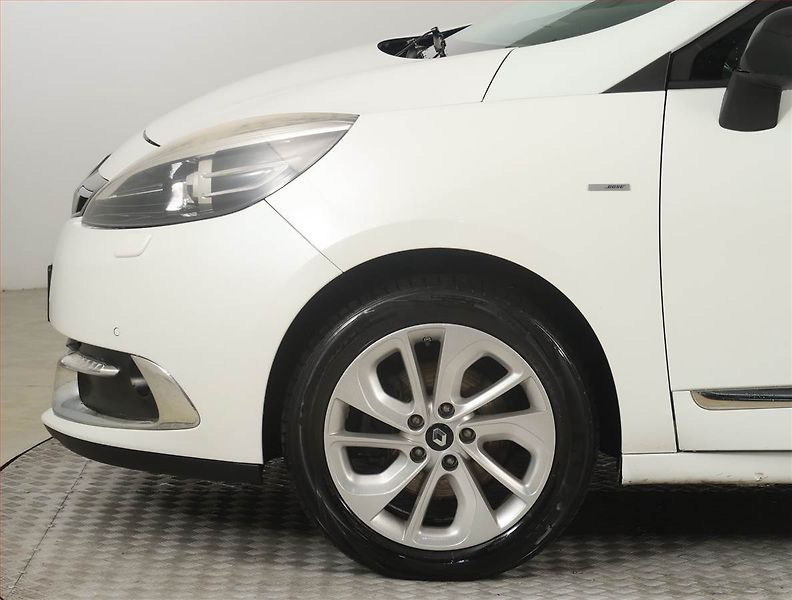 Renault Grand Scénic (2015) 1.6 dCi, 7 míst, Navi, Xenony - fotka 15 z 26