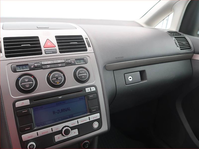 Volkswagen Touran (2008) 1.9 TDI, nová STK, Tažné - fotka 13 z 13