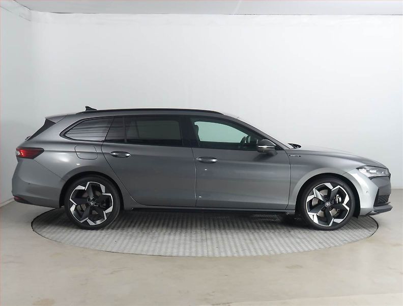 Škoda Superb (2025) 2.0 TDI - fotka 6 z 21