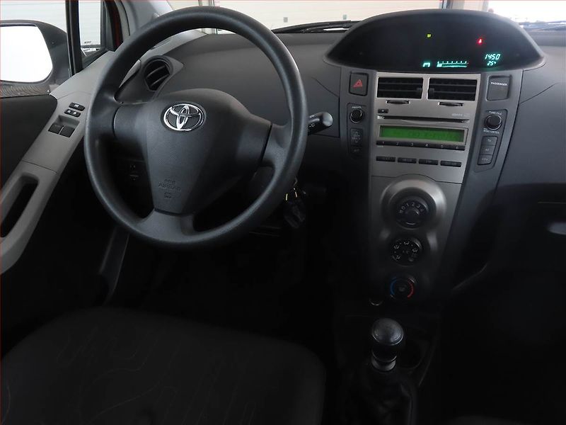 Toyota Yaris (2009) Cool 1.33 Dual VVT-i - fotka 7 z 15