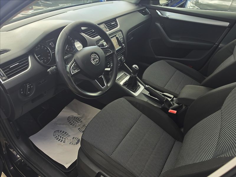 Škoda Octavia 1,6 TDi 4x4 Ambition STK - fotka 11 z 46