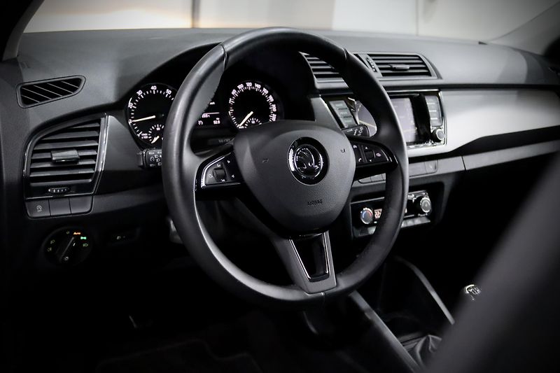 Škoda Fabia 3 1.0 TSI 81 kW - fotka 12 z 35