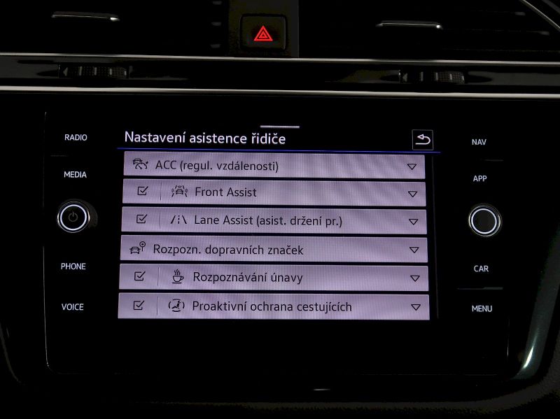 Volkswagen Tiguan (2023) R 2.0TSI 235kW DSG 4x4 - fotka 24 z 38