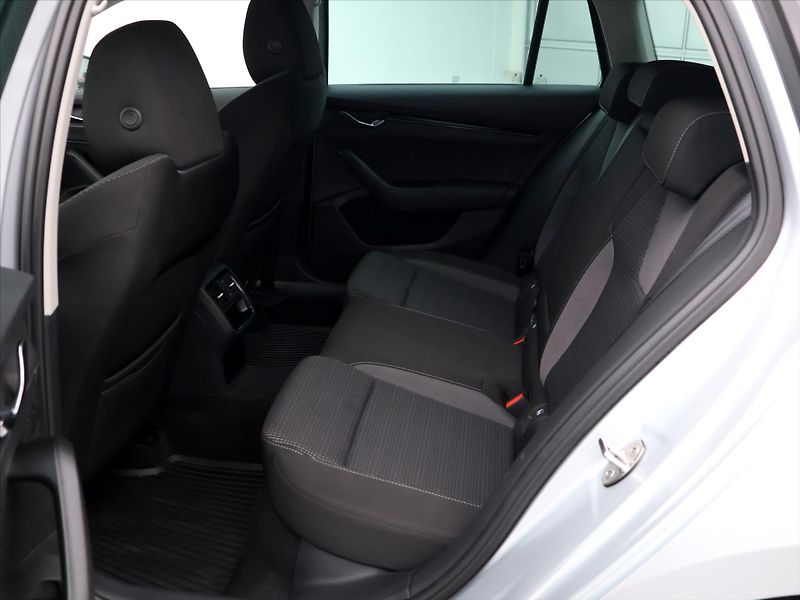 Škoda Octavia 2,0 TDI 85kW Ambition CZ DPH - fotka 13 z 35