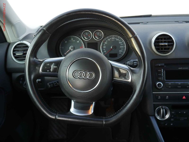 Audi A3 (2011) 2.0 TDi Sportback, Xenon, AC - fotka 13 z 15