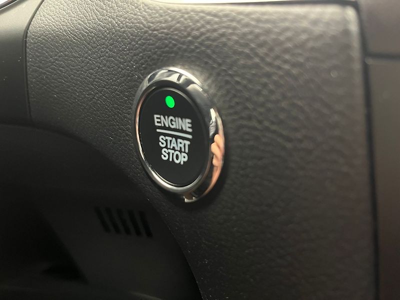 Ford S-MAX 2.5 HEV ST-Line - fotka 73 z 75