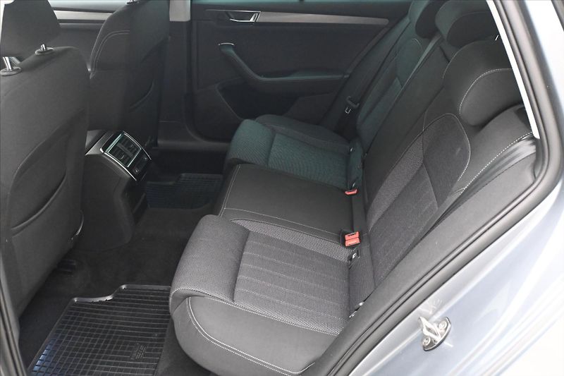 Škoda Superb 1,4 TSI iV 160 kW DSG Style Zá - fotka 14 z 31