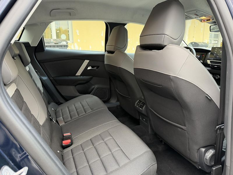 Citroën C4 (2025) PLUS PureTech 130k EAT8 - fotka 33 z 37