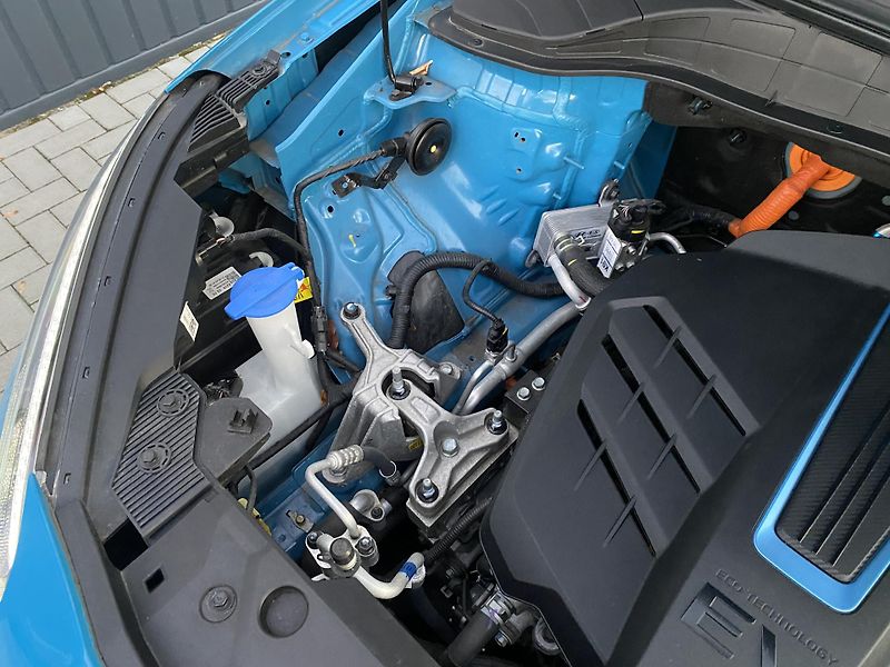 Hyundai Kona ELECTRIC 100kW- VÝHŘEV SEDAČEK - fotka 42 z 43