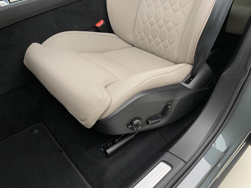 Volvo XC60 T8 AWD RECHARGE ULTRA DARK CZ - fotka 26 z 69