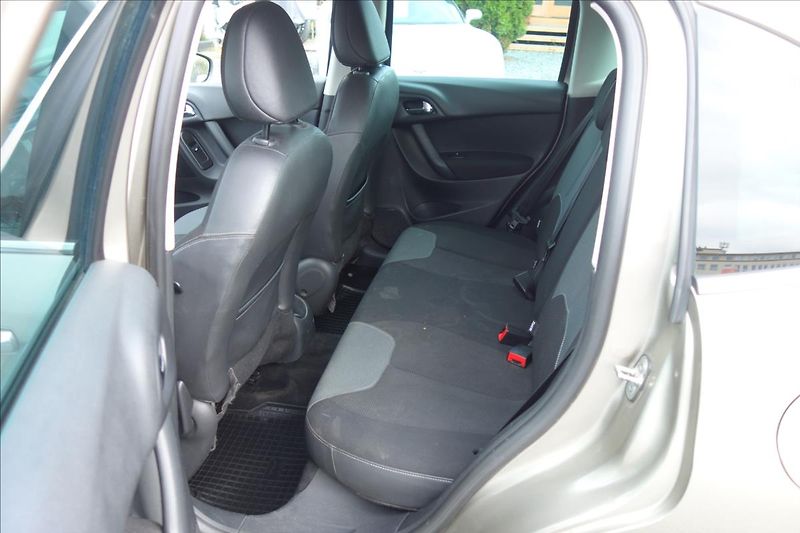 Citroën C3 1,4 i, ČR, SERV.KN., CHROM. - fotka 13 z 32