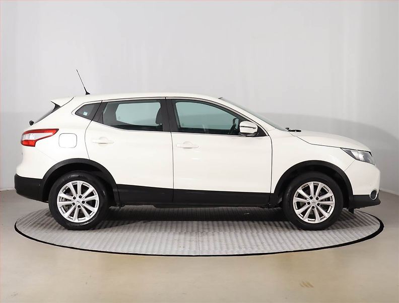 Nissan Qashqai (2016) 1.5 dCi, Serv.kniha, Navi - fotka 6 z 17