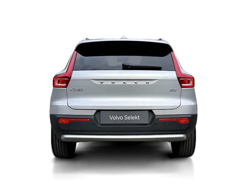 Volvo XC40 B3 FWD // CORE // 1. maj. //ČR - fotka 4 z 36