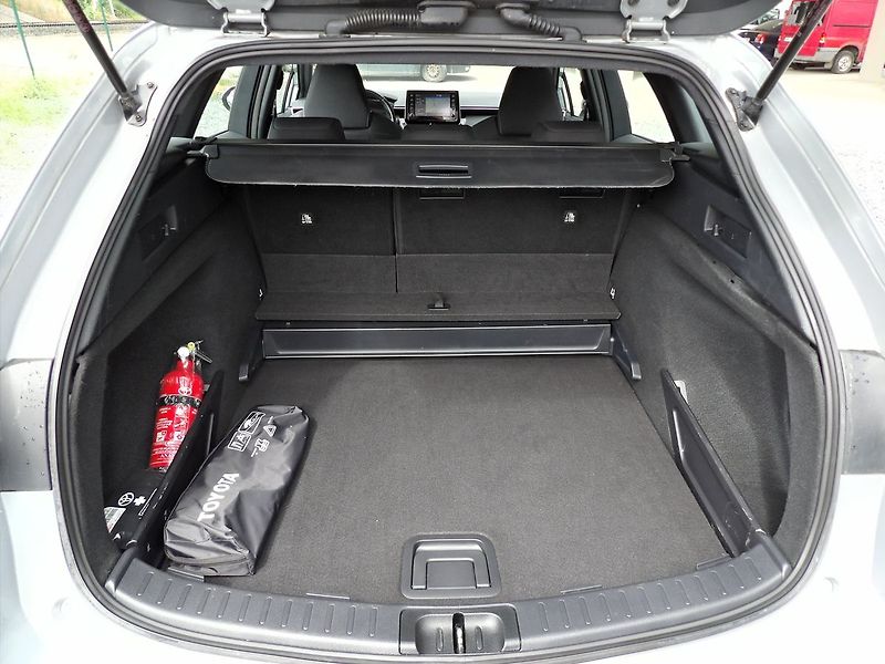 Toyota Corolla 1.8Hybrid Business Navi Kamera - fotka 23 z 28