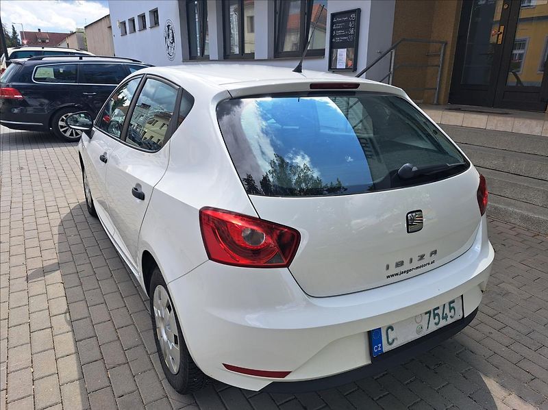 Seat Ibiza 1,2 i - fotka 8 z 41