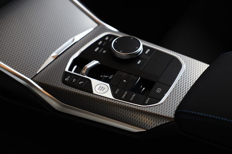 BMW Řada 3 M340d xDrive Touring - fotka 12 z 19
