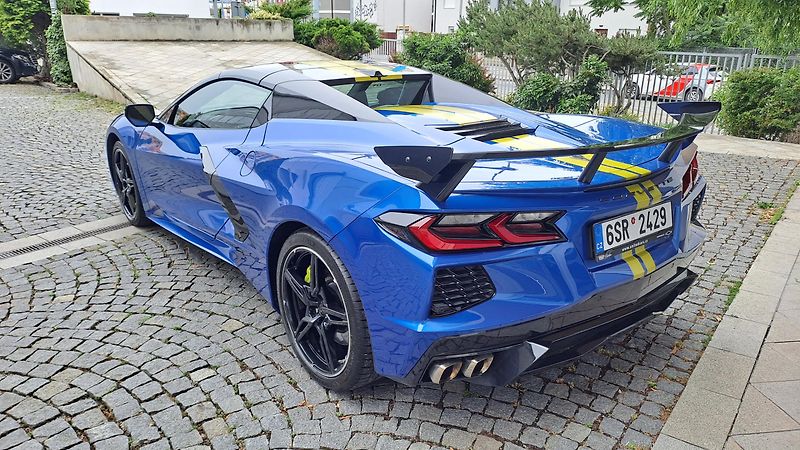 Chevrolet Corvette C8 Stingray Convertible 3LT - fotka 4 z 16
