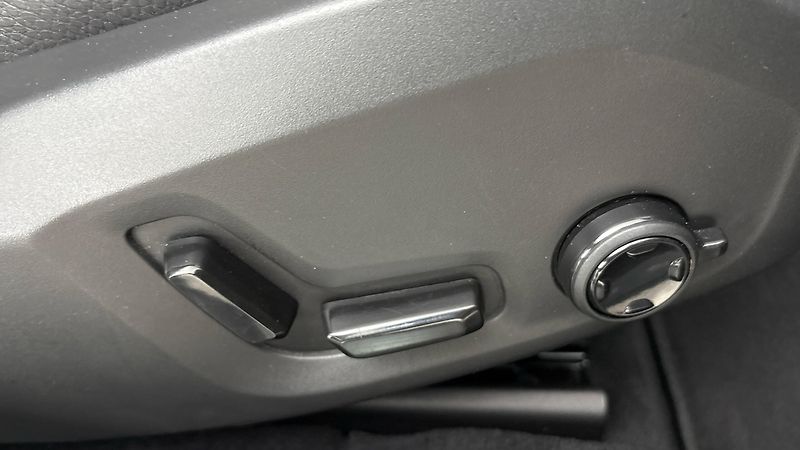 Volvo V90 2.0 B4 AUT Momentum Pro - fotka 23 z 30
