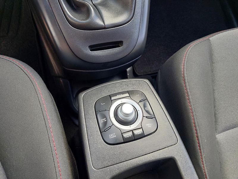 Renault Grand Scénic (2013) III. Paris De Luxe TCe 130 - fotka 16 z 41