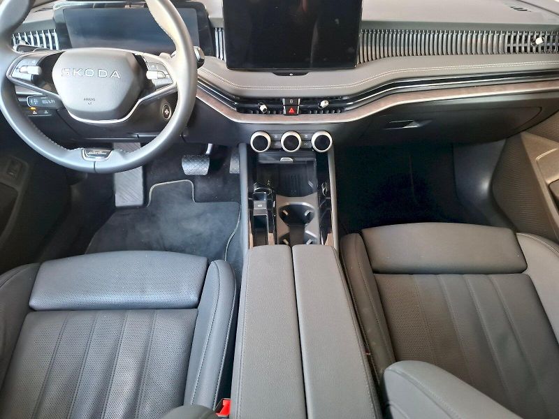Škoda Superb (2025) COMBI L K TD 142/2.0 A7A - fotka 22 z 31