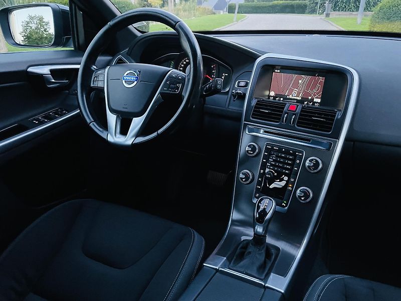 Volvo XC60 2.0D 5VÁLEC AUT TAŽNÉ VÝHŘEV - fotka 25 z 43
