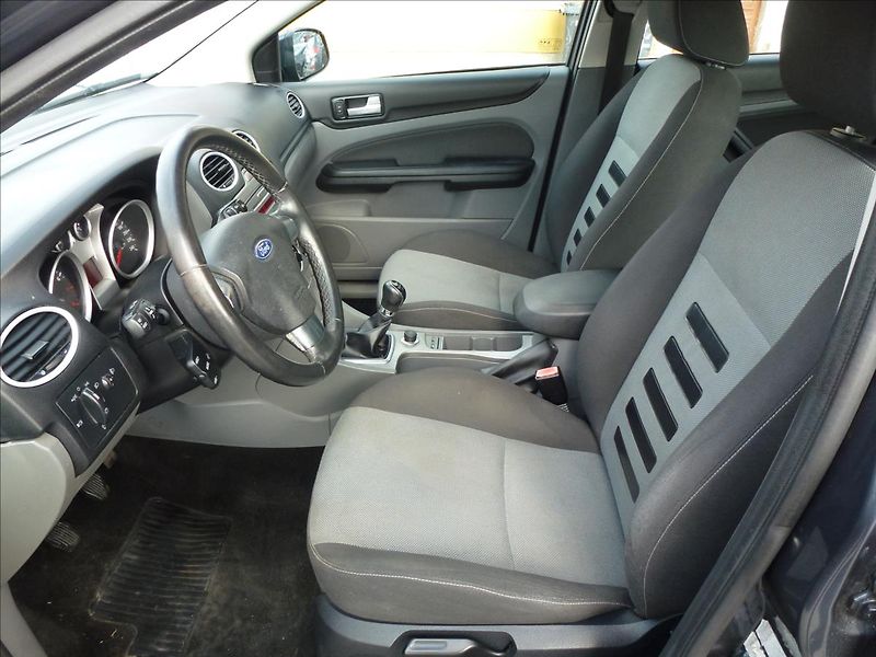 Ford Focus 1,6 16V  Elegance - fotka 12 z 48