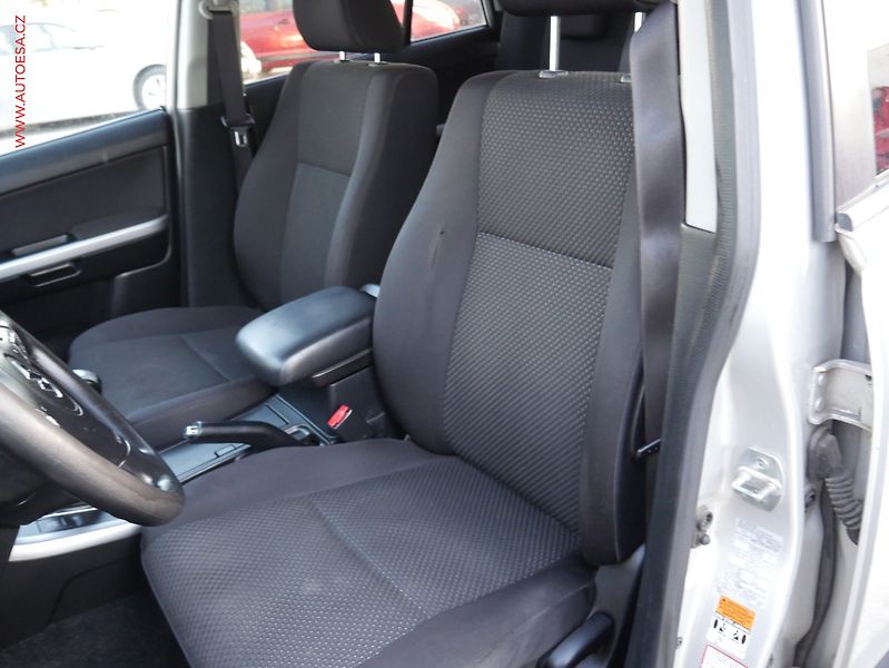 Suzuki Grand Vitara (2010) 2.4.i 4x4, ČR, Výhř.sed, TZ - fotka 9 z 15