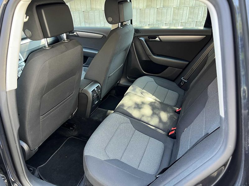 Volkswagen Passat 2.0 TDi 103 kW BIXENON MR2014 - fotka 11 z 17