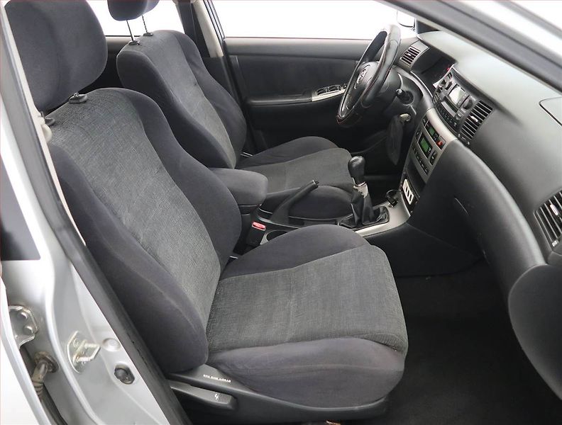 Toyota Corolla (2004) 2.0 D-4D, po STK, Klima - fotka 9 z 16