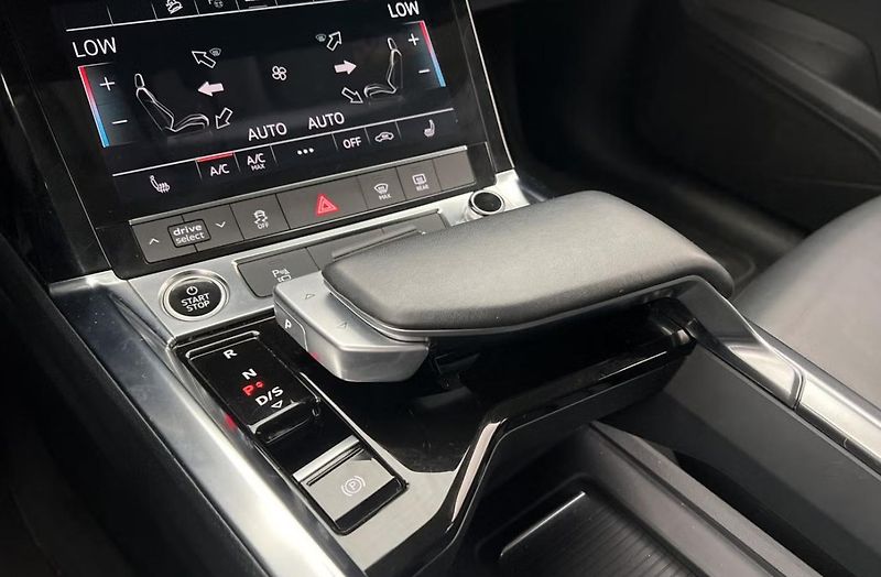 Audi Q8 e-tron 50 Q Vzduch. odpružení Kamera - fotka 20 z 32