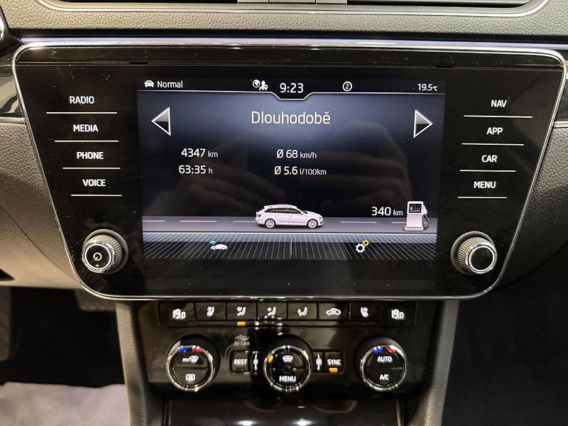 Škoda Superb 2.0 TDI 110kW L&K Combi DSG - fotka 7 z 15
