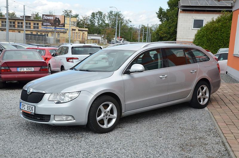Škoda Superb (2011) 2.0 TDi 103kW AMBITION - fotka 3 z 31