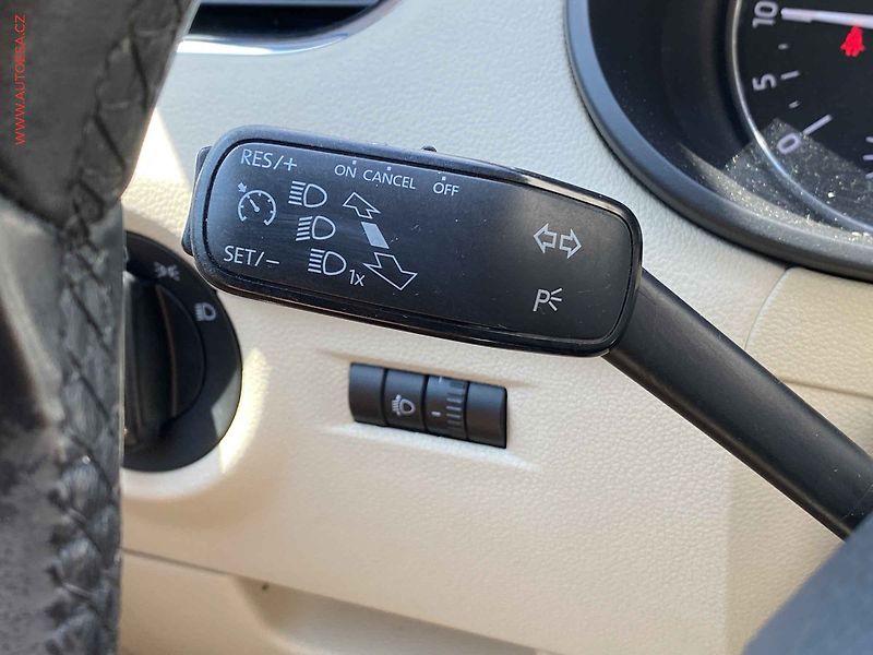 Škoda Octavia (2015) 1.6TDi, ČR, AC, výhřev sed - fotka 13 z 17