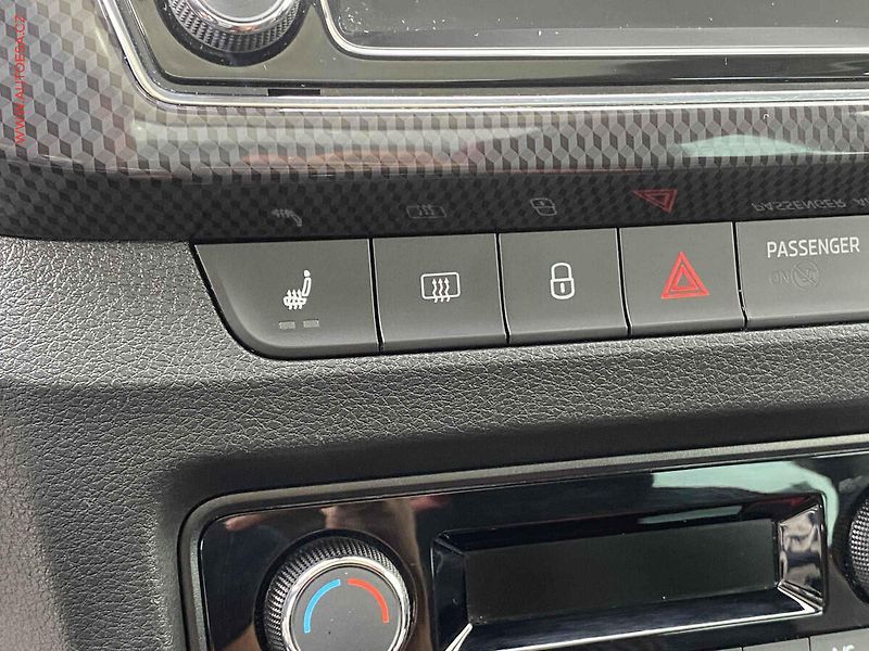 Škoda Fabia (2017) 1.0TSi, Panor, AC, park.čidla - fotka 14 z 17