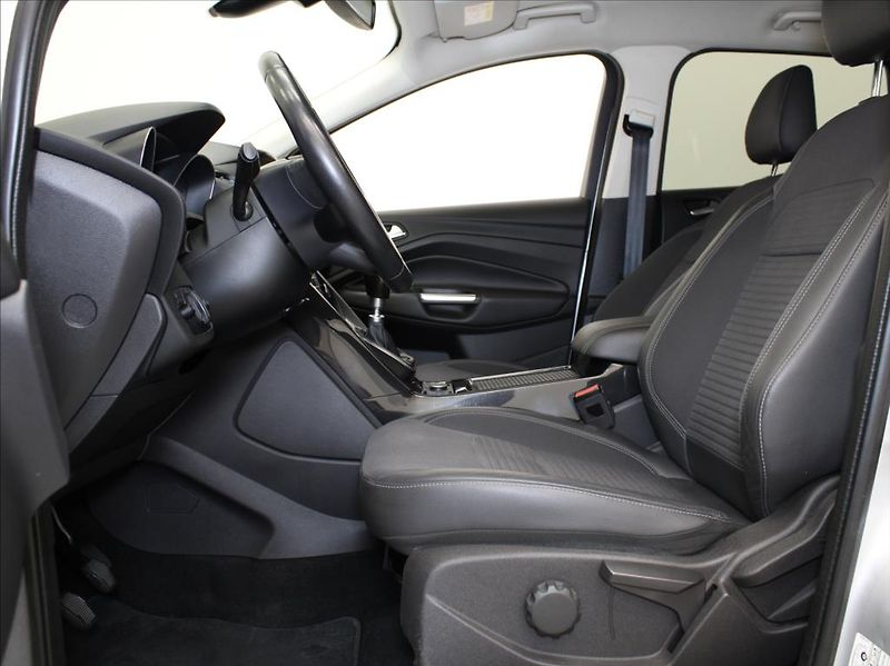 Ford Kuga 1,5 TDCi 88kW Titan.X ACC ČR - fotka 6 z 23