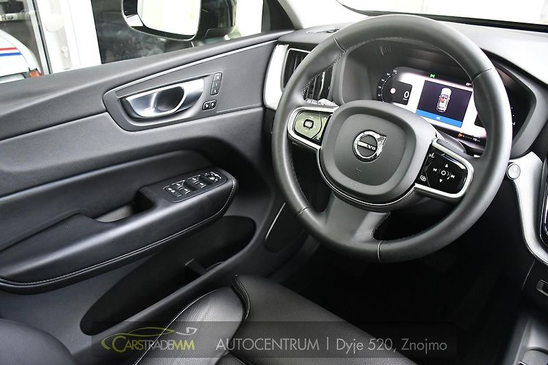 Volvo XC60 2.0T8 R-Desing RECHARGE - fotka 22 z 54