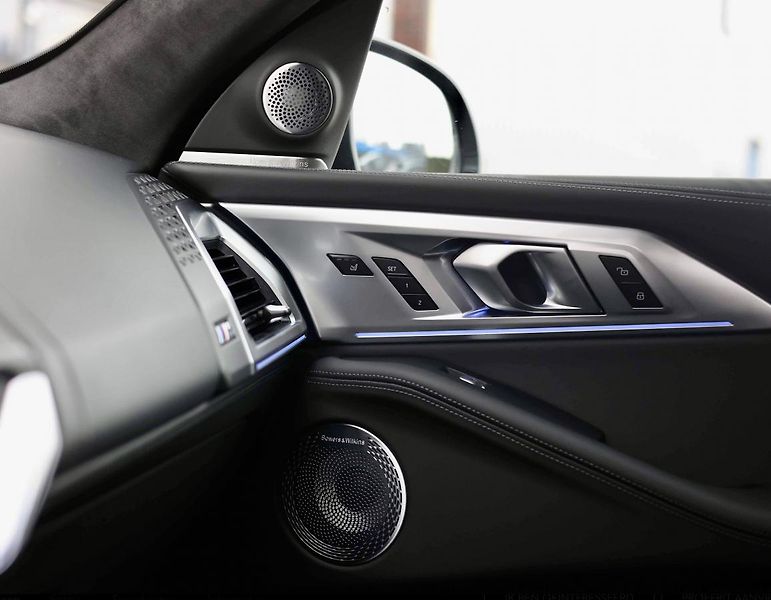 BMW XM (2023) 4.4 V8*Bowers&Wilkins - fotka 28 z 46