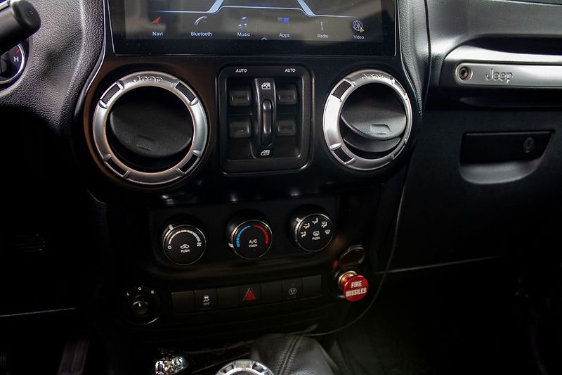 Jeep Wrangler - fotka 14 z 22