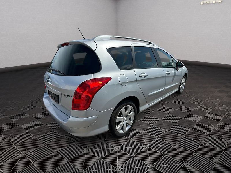 Peugeot 308 (2013) SW 1,6HDI 82Kw - fotka 7 z 24