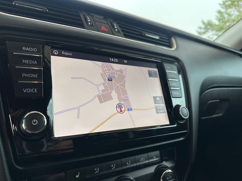 Škoda Octavia (2014) 2.0TDi 4X4 NAVI, VÝHŘEV SED. - fotka 10 z 14