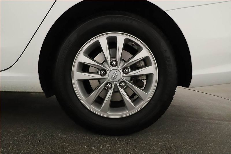 Hyundai i30 (2017) 1.0 T-GDI, Tempomat - fotka 11 z 16
