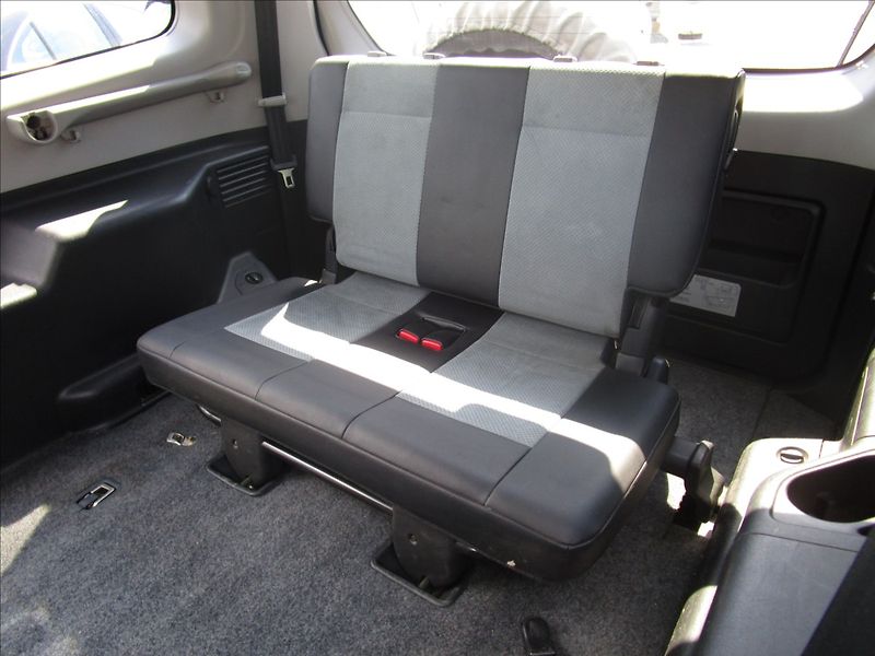 Mitsubishi Pajero 3.2 Di-D, 4x4, aut. klima, 7 m - fotka 41 z 54