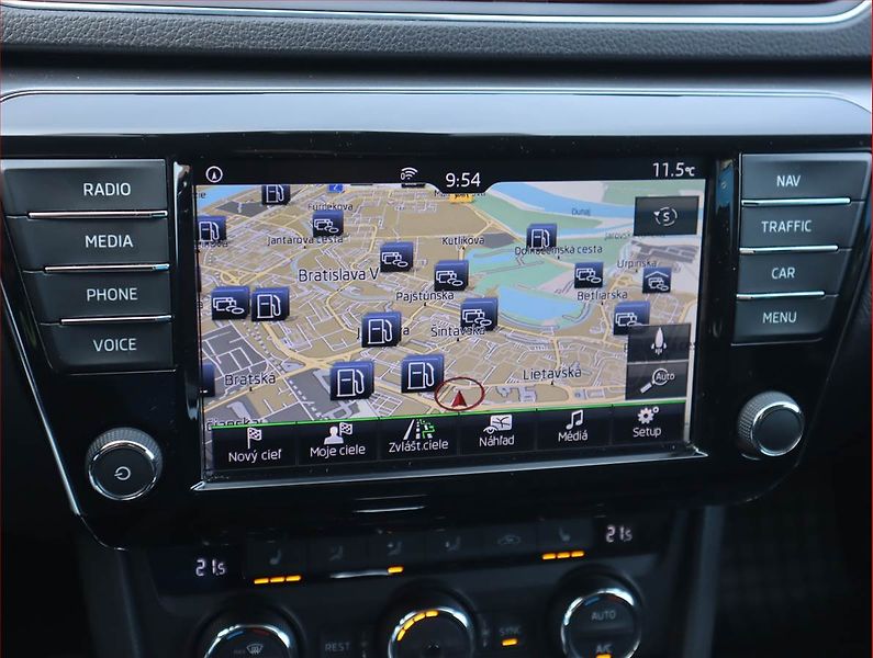 Škoda Superb (2017) 2.0 TDI, Automat, Kůže, Navi - fotka 16 z 21