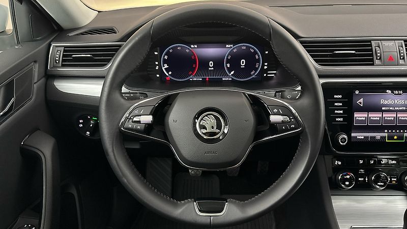 Škoda Superb 2.0 TDI Ambition Combi - fotka 9 z 25