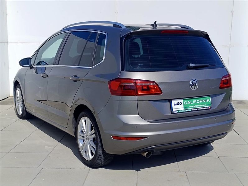 Volkswagen Golf Sportsvan 1,6 TDi DSG Navigace Tempomat - fotka 9 z 35