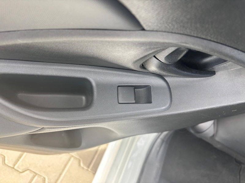 Toyota Yaris 1.5 HSD e-CVT Selection Style - fotka 24 z 28