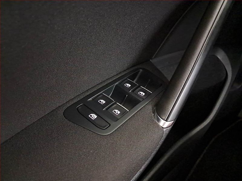 Volkswagen Golf (2018) Highline 1.5 TSI, Automat - fotka 16 z 20
